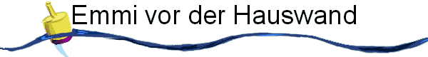 Emmi vor der Hauswand